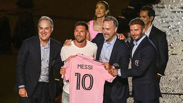 Messi: Ronaldo là tiền đạo hay nhất tôi từng được chứng kiến