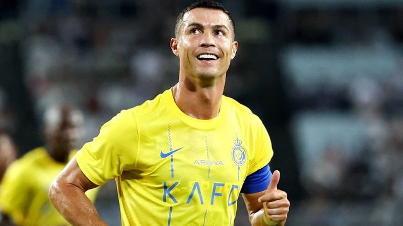 Ronaldo trong màu áo Al-Nassr với số 7