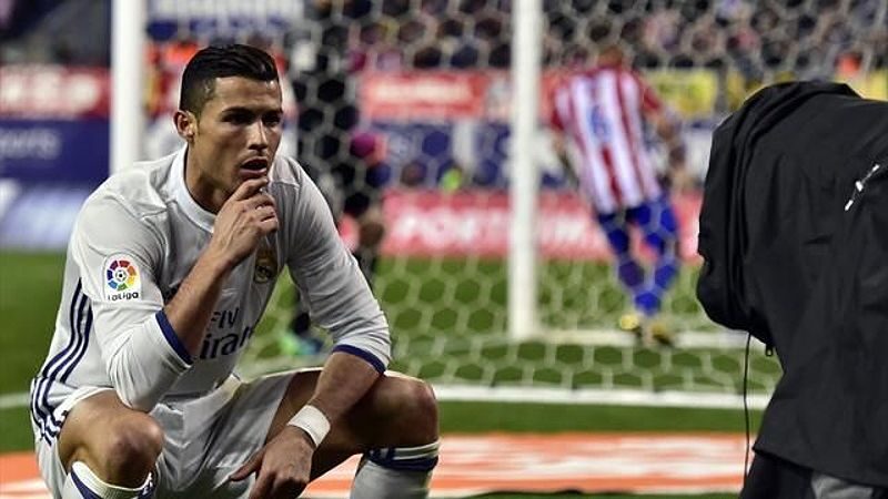 Ronaldo trong một pha ăn vạ