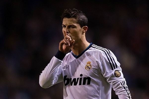 Ronaldo với phong cách lịch lãm